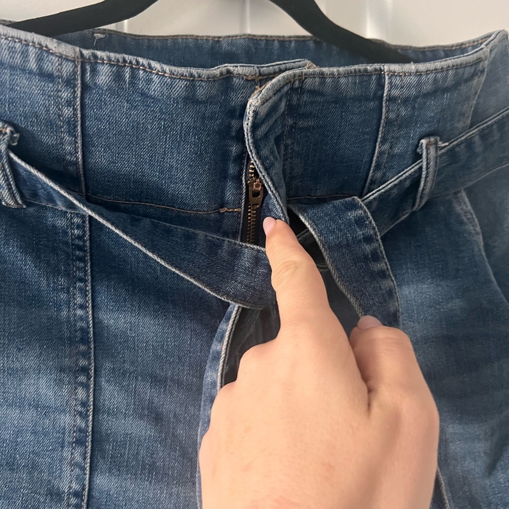 Dynamite Kendall High-Rise Tie-Waist Jeans - Picture 3 of 7